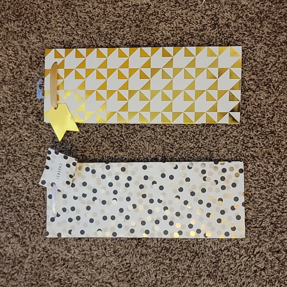 2 Larger sized wine bags - Brand new. Never used.